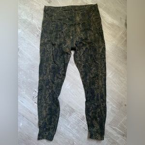 Pact size medium legging